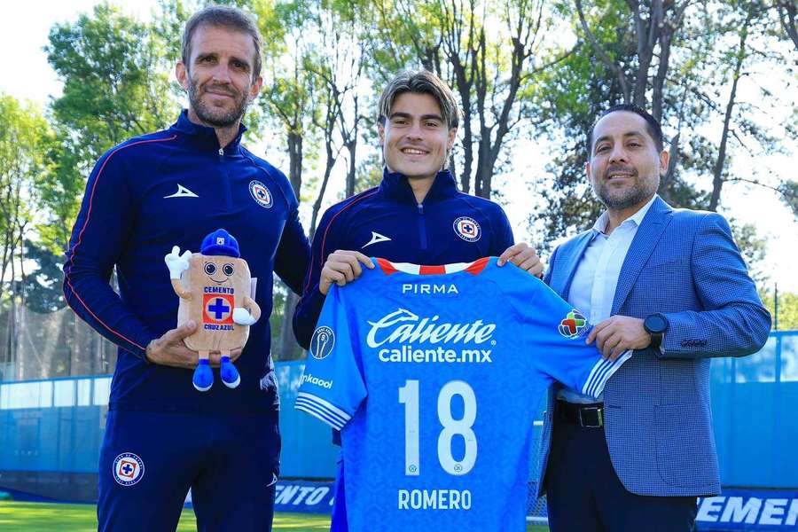 Luka Romero com a camisola 18 do Cruz Azul