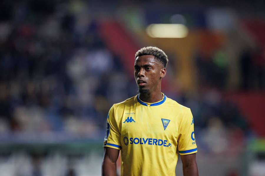 Heriberto Tavares a semnat pe două sezoane cu Universitatea Craiova Heriberto Tavares a semnat pe două sezoane cu Universitatea Craiova