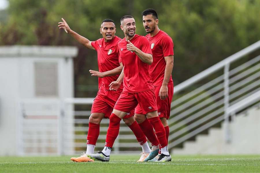 Estrela da Amadora vence Benfica B (3-2) em teste realizado no Seixal