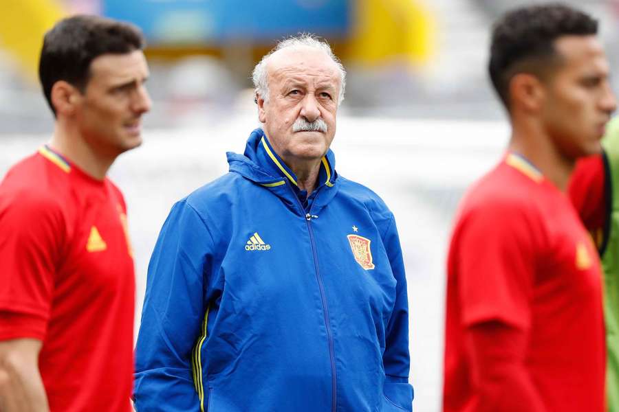 Spain's coach Vicente Del Bosque during a training session in 2016 Spain's coach Vicente Del Bosque during a training session in 2016