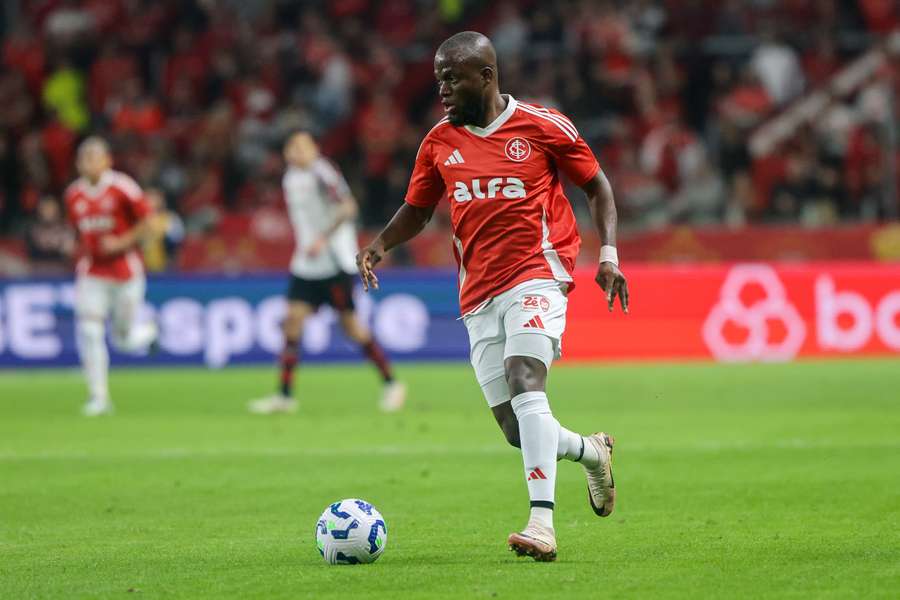 Valencia deixa o Inter após dois anos