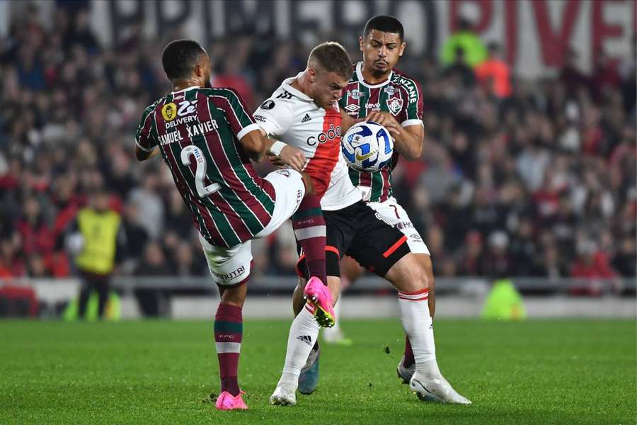 Fluminense teve dificuldades para conter ataque do River na etapa inicial