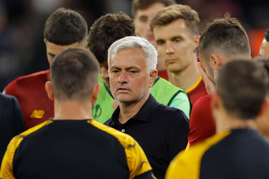 Mourinho deluso dopo la finale persa: "Voglio rimanere, però merito di più"