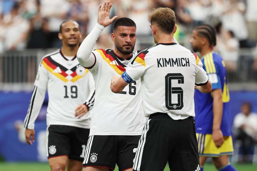 Leroy Sané (l. h.) spielte beim Kantersieg gegen Curacao nur eine Nebenrolle. Leroy Sané (l. h.) spielte beim Kantersieg gegen Curacao nur eine Nebenrolle.