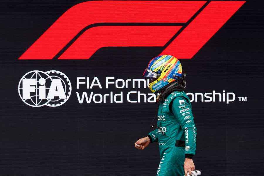 Fernando Alonso walks off after qualifying