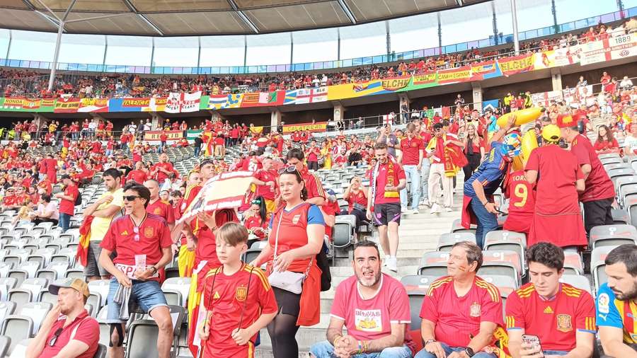 Españoles en el estadio