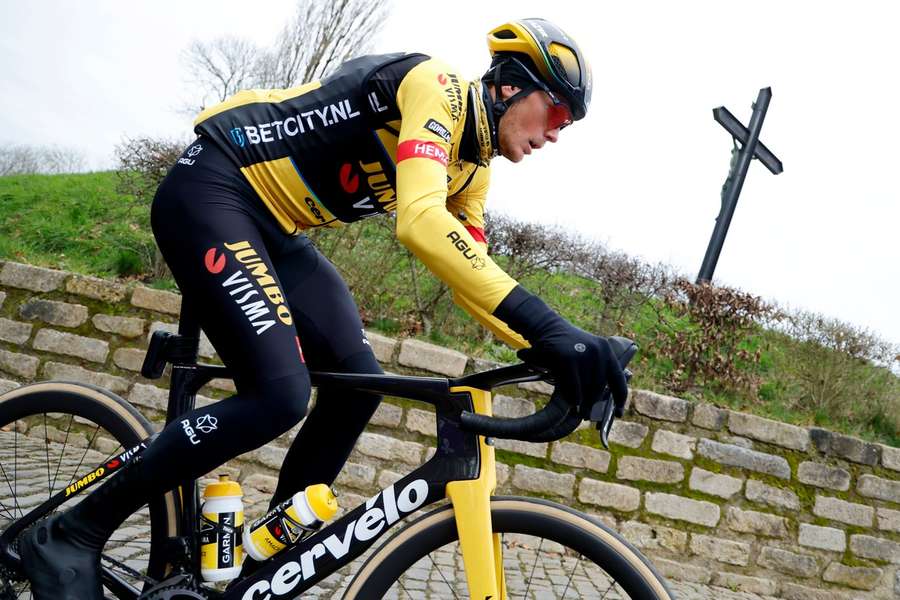 Dylan van Baarle trainde donderdag en vrijdag al op het parcours van de Omloop