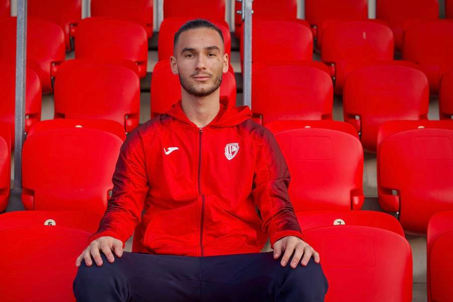 Albánský útočník Elmedin Rama se pro přípravu stěhuje ze Slavie B do Pardubic.