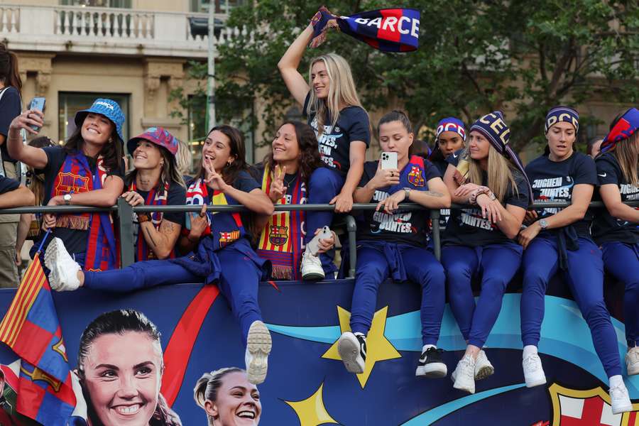 El Barça femenino festeja el título liguero