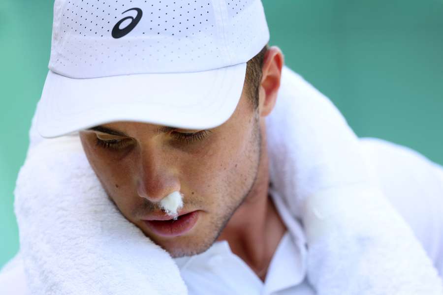 Arthur Fery s-a confruntat cu sângerări din nas la Wimbledon Arthur Fery s-a confruntat cu sângerări din nas la Wimbledon