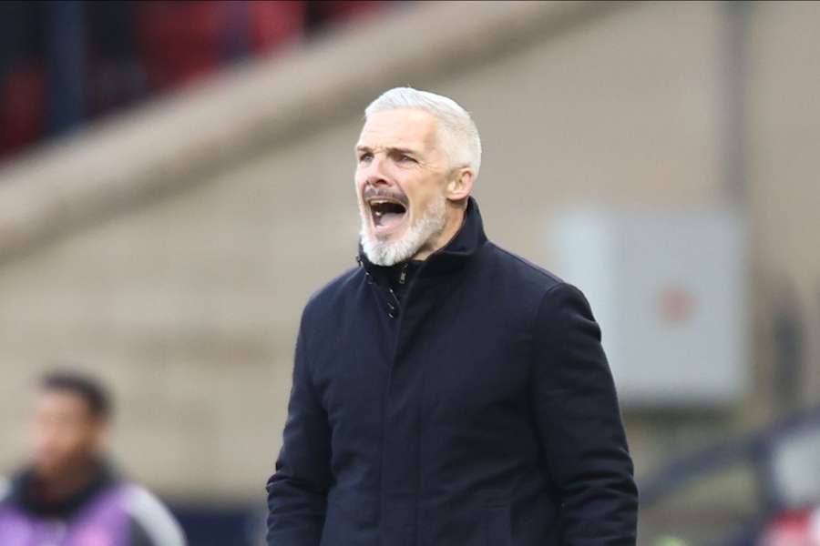 Aberdeen manager Jim Goodwin's mond hangt ervan open