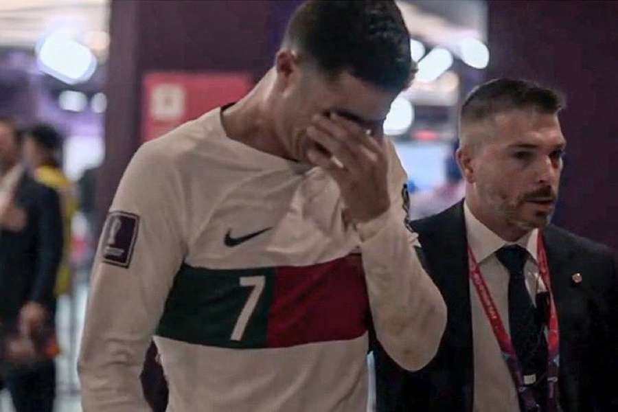Cristiano Ronaldo deixou o relvado em lágrimas após a eliminação