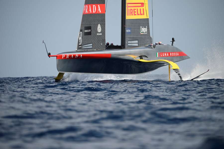 Luna Rossa in acqua