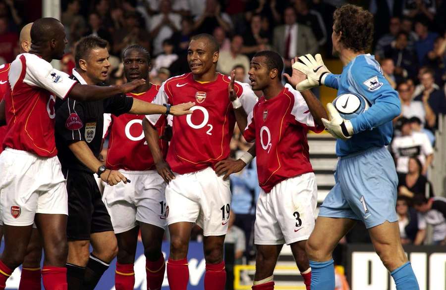 Gilberto Silva war Teil der Meistermannschaft von 2004 - wie unter anderem auch Jens Lehmann. Gilberto Silva war Teil der Meistermannschaft von 2004 - wie unter anderem auch Jens Lehmann.