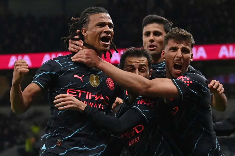 Nathan Aké maakte het eerste City-doelpunt sinds 2018 in een uitduel bij de Spurs