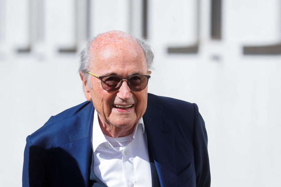 Sepp Blatter kommentiert die Entscheidungen seines langjährigen Arbeitgebers zuletzt immer kritischer.