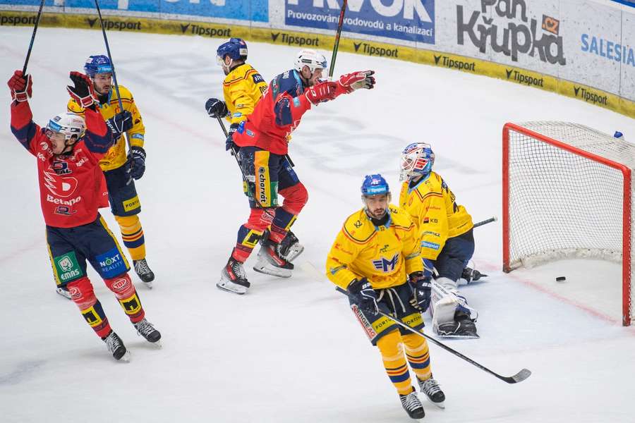 Pardubice přejely Budějovice na jejich ledě 6:2.