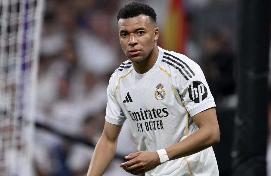 Mbappé em partida contra o Girona. Mbappé em partida contra o Girona.