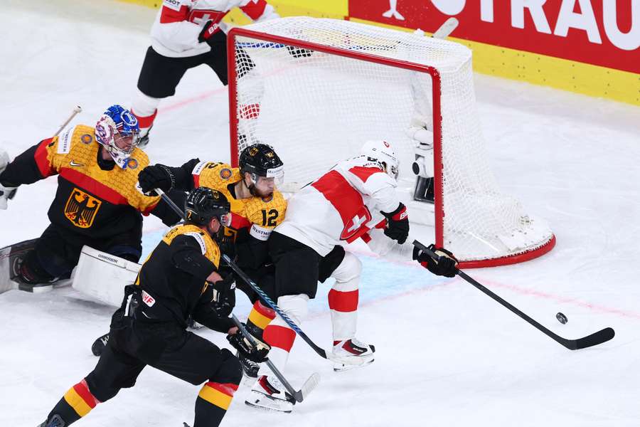 Andrighetto skóruje šiesty gól Švajčiarov. Andrighetto skóruje šiesty gól Švajčiarov.