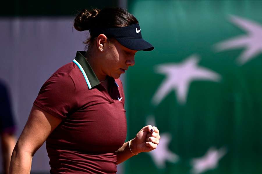 Amanda Anisimova will face Aryna Sabalenka in the French Open fourth round