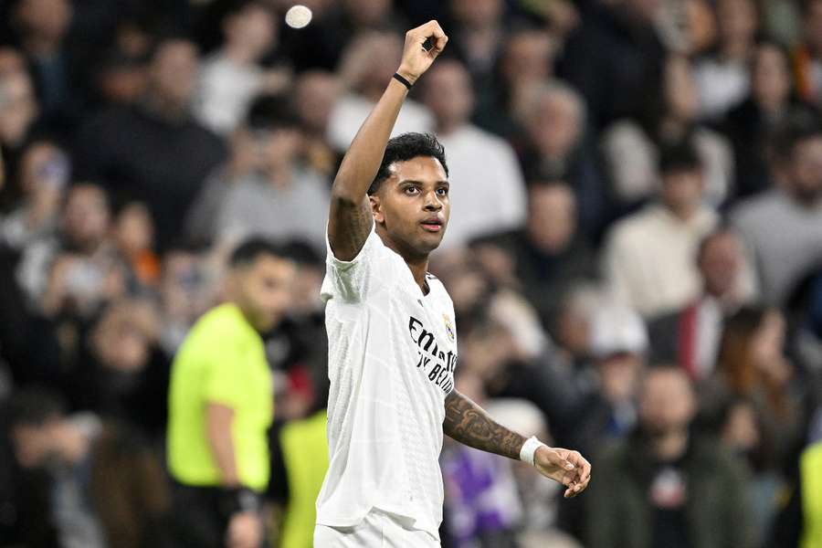 Rodrygo świętuje jedną ze swoich bramek przeciwko Salzburgowi