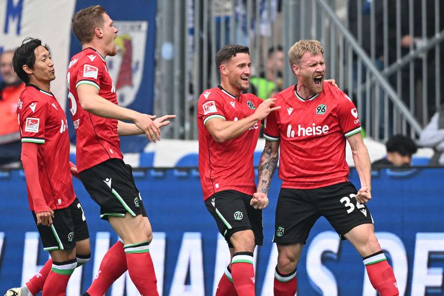 Hannover 96 feiert den Doppelpack von Andreas Voglsammer (r.)