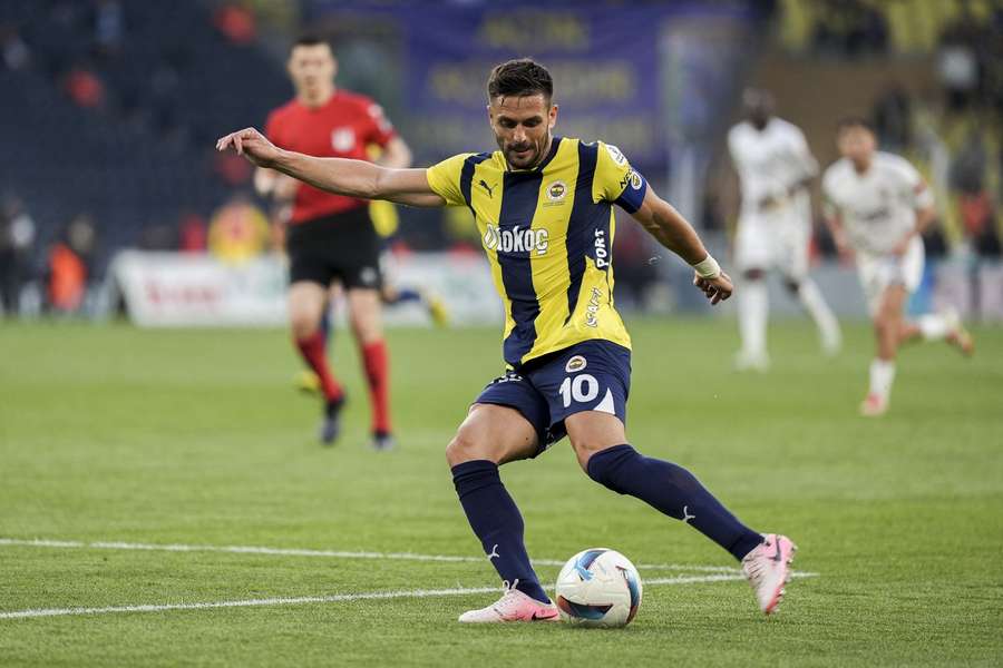 Dusan Tadic terminou contrato com o Fenerbahçe