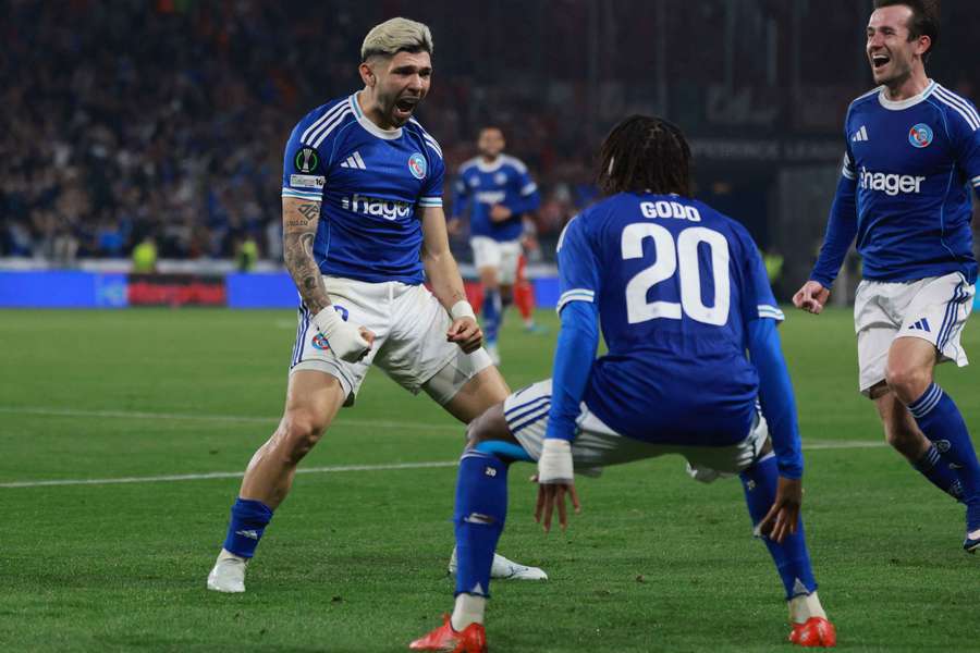 Enciso zažiaril pri otočke Štrasburgu.