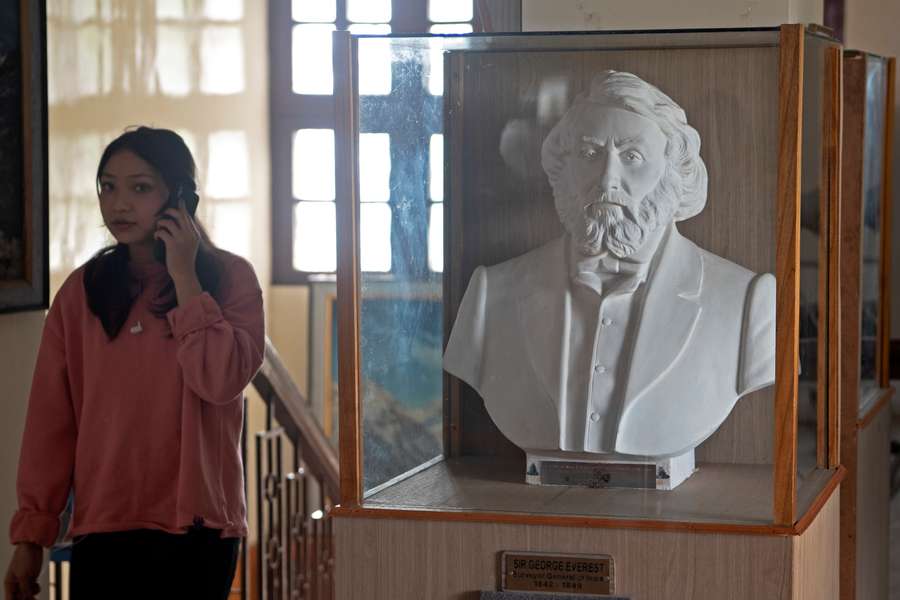 Sir George Everest serviu como pesquisador geral da Índia para os britânicos