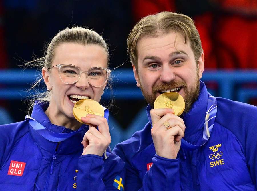 Isabella and Rasmus Wrana won the curling mixed doubles