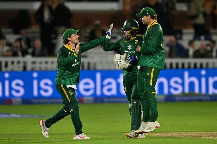 South Africa beat England by five runs to win ODI series
