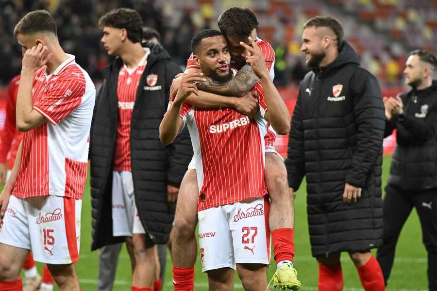 Maxime Sivis (numărul 27) și-a luat adio de la Dinamo Maxime Sivis (numărul 27) și-a luat adio de la Dinamo