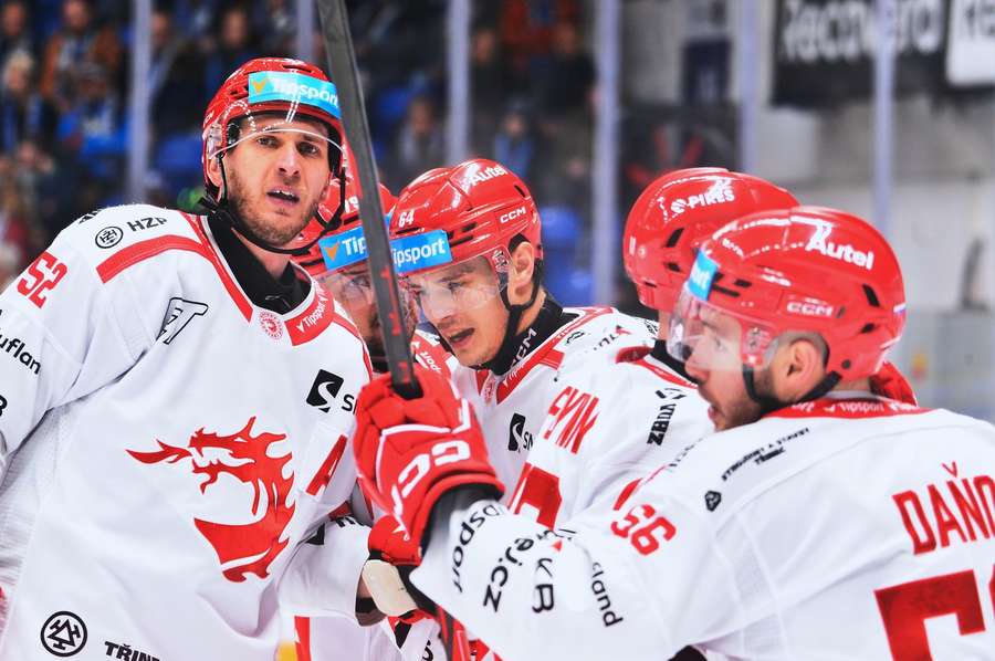 Slováci opäť potiahli za triumfom Třinec.