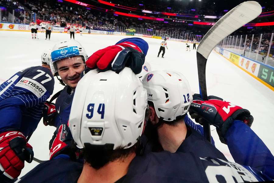 Frankreich feiert den Overtime-Sieg gegen Österreich