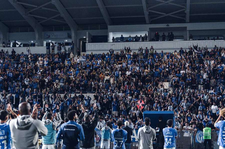 Adeptos do Belenenses no apoio à equipa Adeptos do Belenenses no apoio à equipa