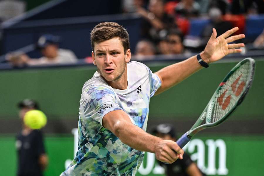 Hurkacz in action against Rublev