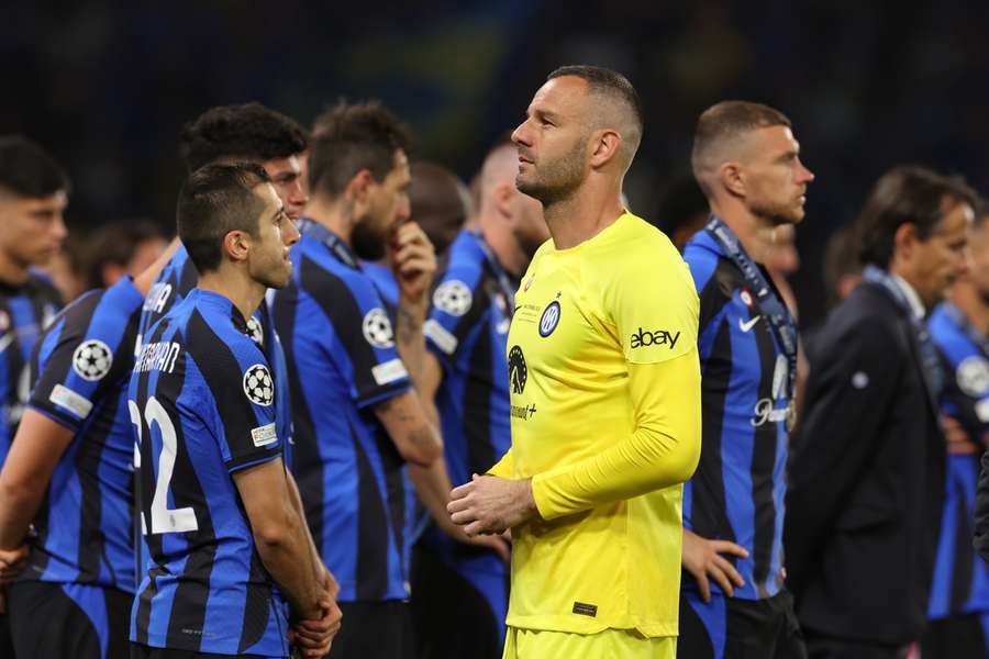 Calcio, ufficiale l'addio di Handanovic all'Inter, l'emotivo saluto sui social