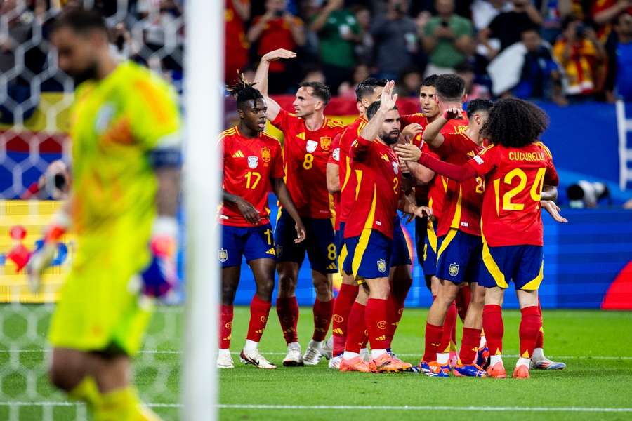 España celebra el gol ante Italia 