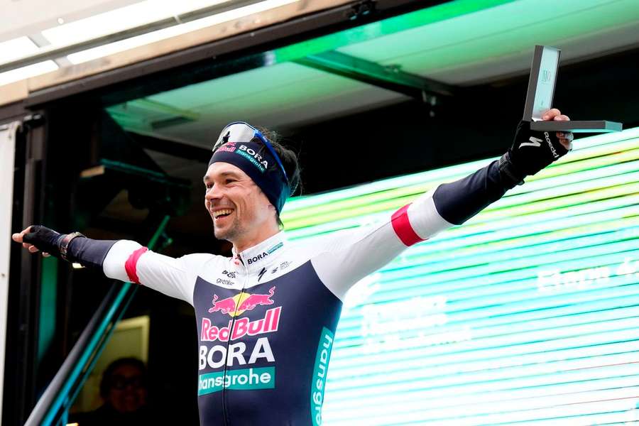 Roglic celebra liderança na Volta à Catalunha