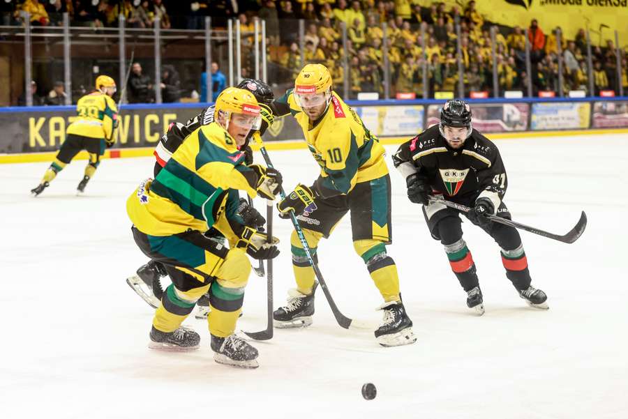 GKS Tychy wygrywa w Katowicach, pierwszy krok do mistrzostwa wykonany