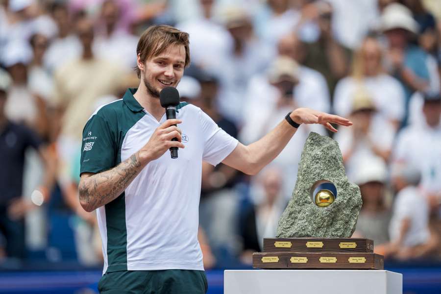 Bublik delivers a speech next to the Gstaad trophy Bublik delivers a speech next to the Gstaad trophy