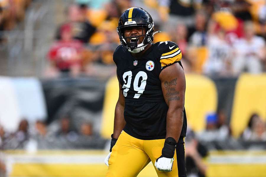 Pittsburgh Steelers defensive tackle Derrick Harmon celebrates after his first sack (2025)