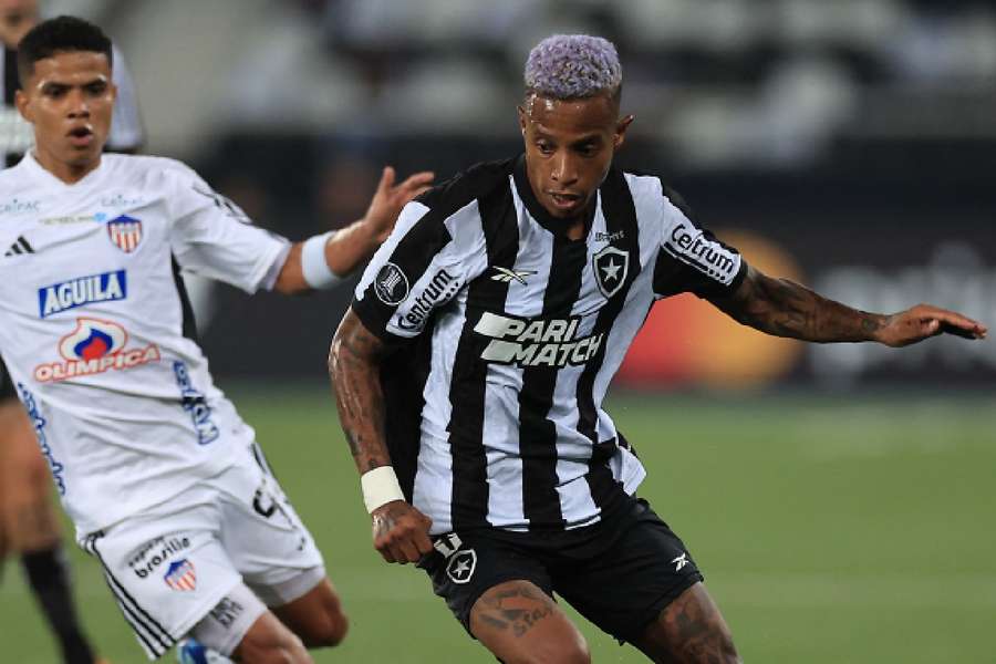 Tchê Tchê em ação pelo Botafogo na Taça Libertadores