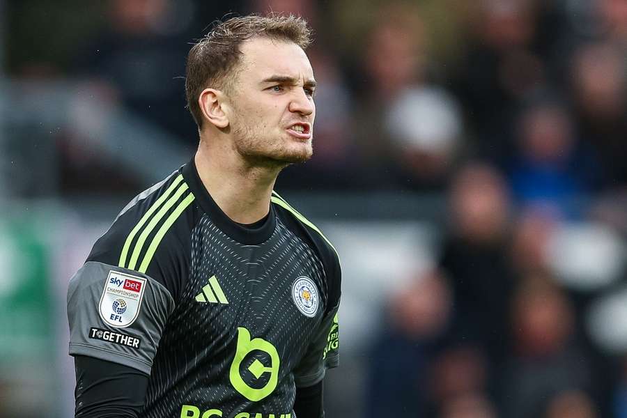 Stolarczyk zatrzymał dziewięć strzałów na Ashton Gate, ale Leicester tylko remisuje Stolarczyk zatrzymał dziewięć strzałów na Ashton Gate, ale Leicester tylko remisuje