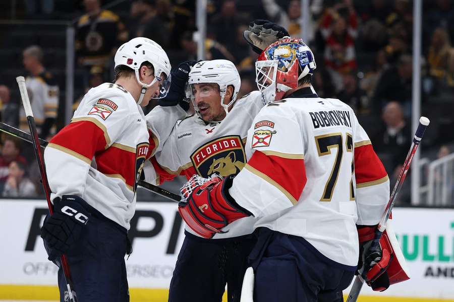 Broniący tytułu Florida Panthers przerwali serię porażek po zwycięstwie z Boston Bruins Broniący tytułu Florida Panthers przerwali serię porażek po zwycięstwie z Boston Bruins