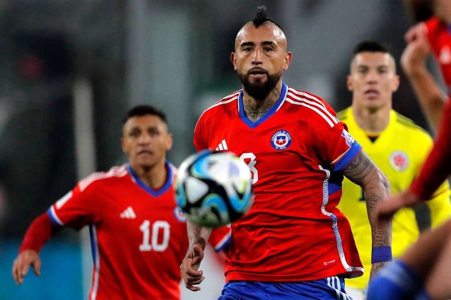 O chileno lesionou-se ao serviço da seleção