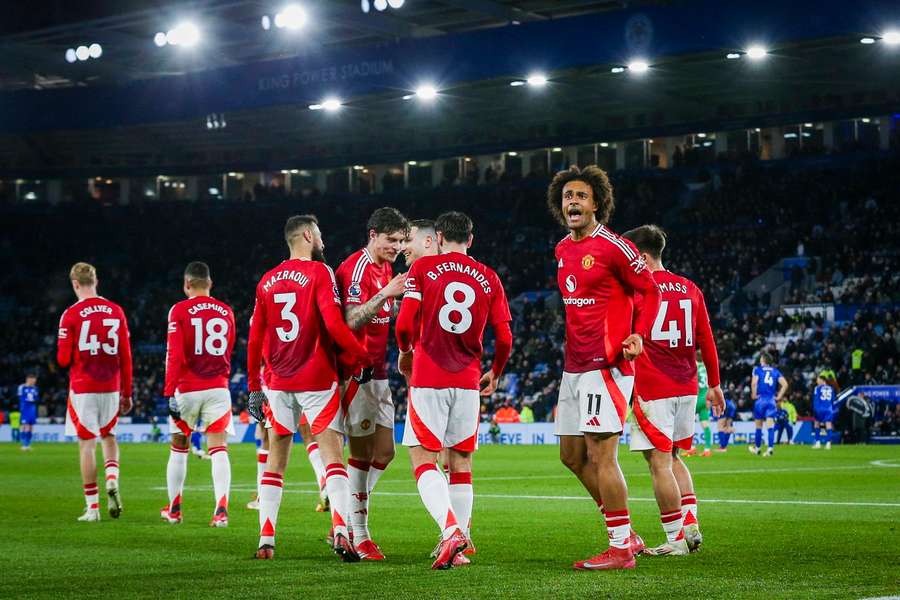 Man Utd make summer sale decision for Zirkzee