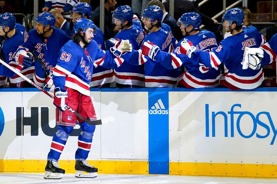 V zámoří začala nová sezona NHL, Zibanejad řídil dvěma góly výhru Rangers nad Tampou