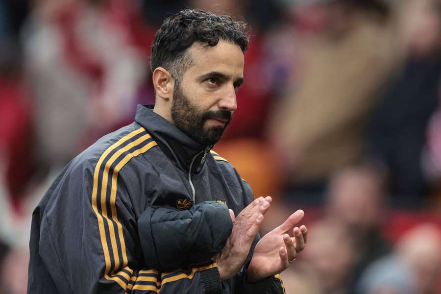 Petit rips into Man Utd manager Amorim: If you can't deal with critics, change clubs!