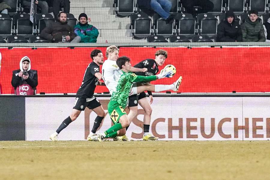 Altach und Sturm liefern sich einen harten Cup-Fight